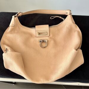 Salvatore, Ferragamo, Napa, leather cream/nude color like new worn 2 times